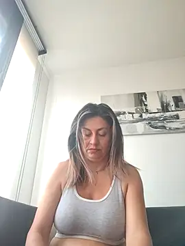 Latiinvenushot online show from March 2026 12:41:02 PM