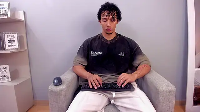 Dominick star online show from November 2025 04:01:02 AM