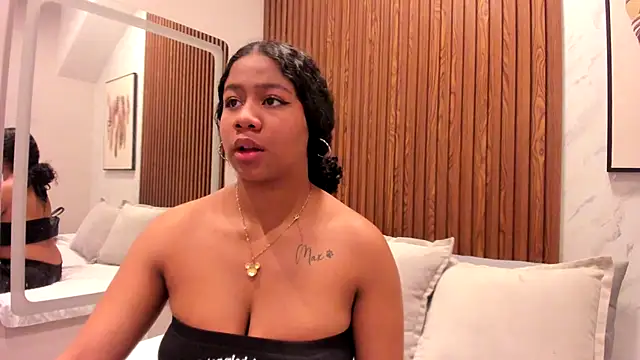 Sofi Fox  online show from December 2025 06:01:02 PM