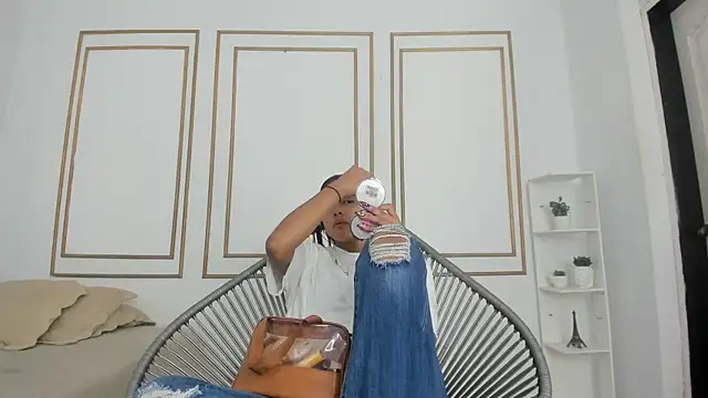 Snapshot of natalia_aguirre1 chatting on September 2025 12:22:01 PM natalia aguirre1 online show from September 2025 12:22:01 PM