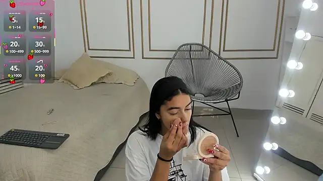 Snapshot of natalia_aguirre1 chatting on September 2025 12:21:02 PM natalia aguirre1 online show from September 2025 12:21:02 PM