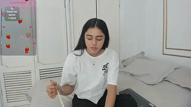Snapshot of natalia_aguirre1 chatting on March 2025 12:30:02 PM natalia aguirre1 online show from March 2025 12:30:02 PM