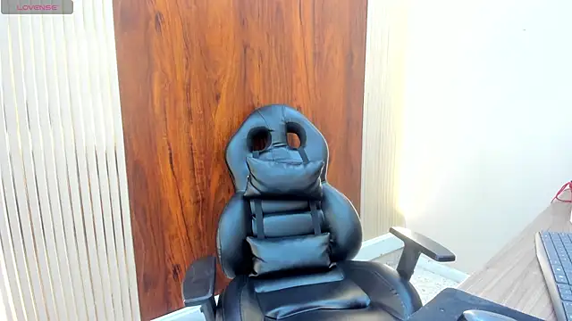 VickyJohnson1 online show from December 2025 08:12:01 PM