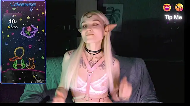 Snapshot of mischellemeow13 chatting on September 2025 11:44:01 PM mischellemeow13 online show from September 2025 11:44:01 PM