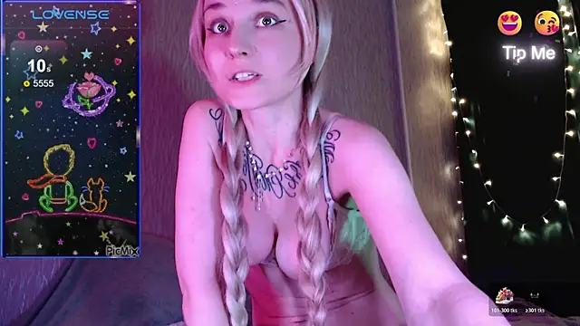 Snapshot of mischellemeow13 chatting on October 2025 12:01:01 AM mischellemeow13 online show from October 2025 12:01:01 AM