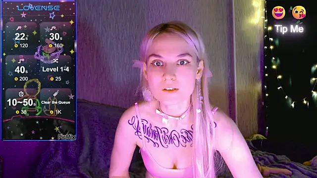 Snapshot of mischellemeow13 chatting on October 2025 05:28:01 AM mischellemeow13 online show from October 2025 05:28:01 AM