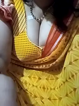 Snapshot of MONA_DARLING31 chatting on December 2024 04:26:01 AM MONA DARLING31 online show from December 2024 04:26:01 AM