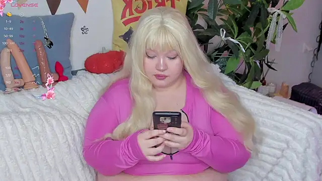 LilyBelll online show from October 2025 05:36:01 PM