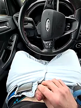 Snapshot of Titanhoott chatting on December 2024 10:33:02 AM Titanhoott online show from December 2024 10:33:02 AM