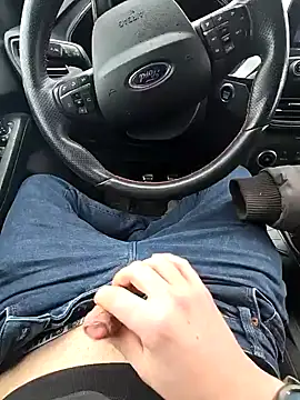 Snapshot of Titanhoott chatting on December 2024 01:36:02 PM Titanhoott online show from December 2024 01:36:02 PM