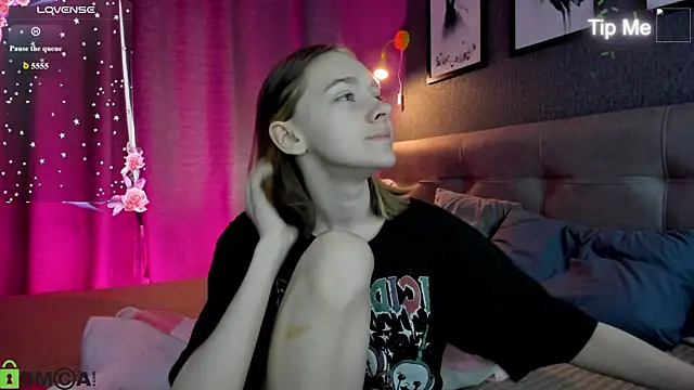 Snapshot of Lesi_Moonie01 chatting on July 2026 09:21:02 AM Lesi Moonie01 online show from July 2026 09:21:02 AM