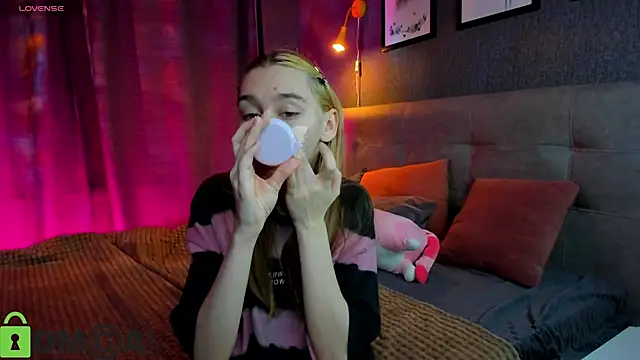 Lesi Moonie01 online show from October 2025 07:00:02 AM