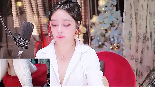Snapshot of Missy_Nana21 chatting on October 2025 04:08:01 PM Missy Nana21 online show from October 2025 04:08:01 PM