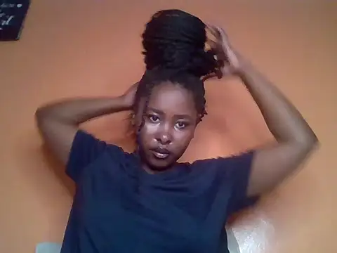 Moonfades online show from November 2025 07:35:02 AM