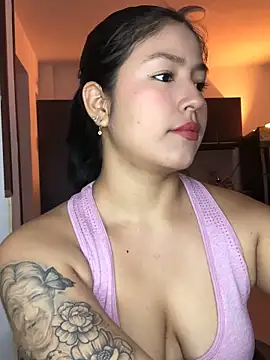 Snapshot of EmmaRossem chatting on December 2025 07:35:01 PM EmmaRossem online show from December 2025 07:35:01 PM