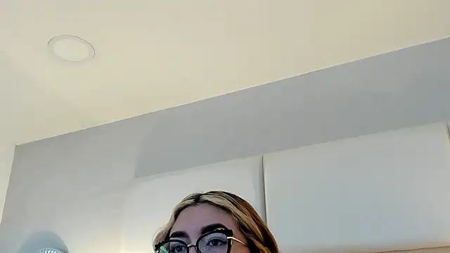 Snapshot of AmbarSantany chatting on March 2025 08:01:02 PM AmbarSantany online show from March 2025 08:01:02 PM