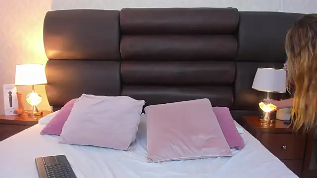 AmbarSantany online show from February 2026 12:44:01 AM