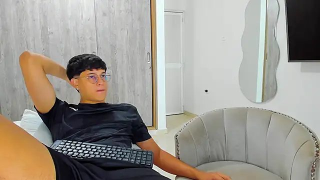 Snapshot of kittyandrick chatting on December 2024 07:22:01 AM kittyandrick online show from December 2024 07:22:01 AM