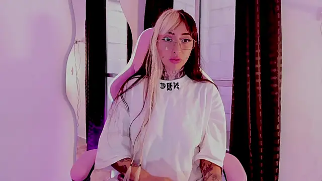 HollyHudsonn online show from January 2025 04:42:01 PM