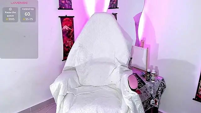 HollyHudsonn online show from February 2025 07:03:01 PM