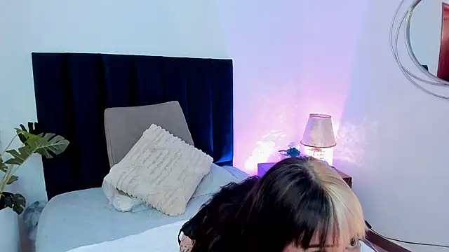 HollyHudsonn online show from December 2024 12:00:02 PM