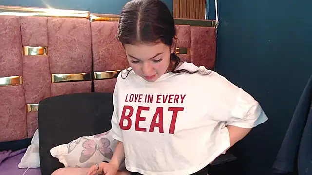 lilimini032 online show from April 2026 08:03:02 PM