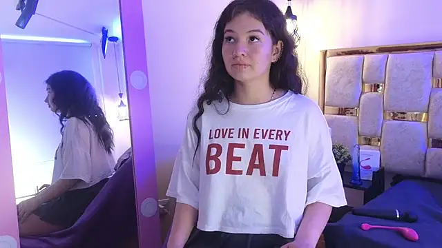 lilimini032 online show from March 2026 08:33:01 PM