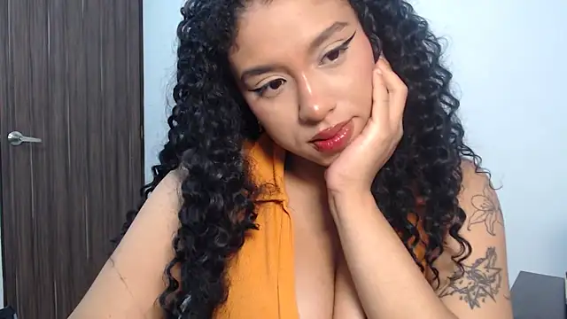 Snapshot of barbara_falcons chatting on June 2026 04:39:01 AM barbara falcons online show from June 2026 04:39:01 AM