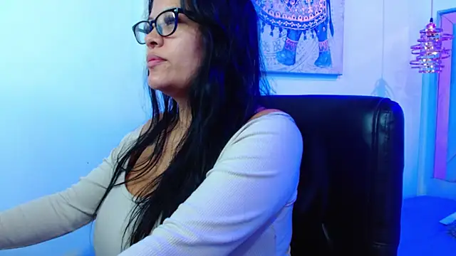 Snapshot of violletha chatting on April 2026 12:11:02 PM violletha online show from April 2026 12:11:02 PM