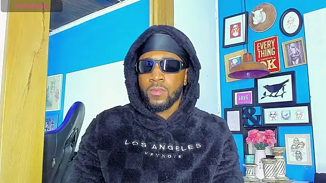 Drake Nassir4 online show from October 2025 09:51:01 PM