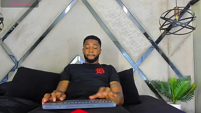 Drake Nassir4 online show from October 2025 05:54:01 PM