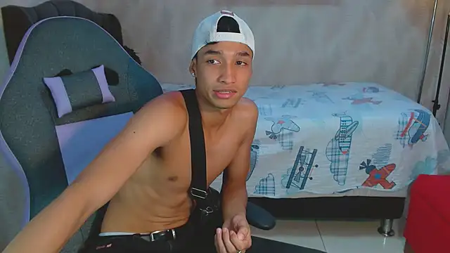 Snapshot of jose_sexycumm chatting on February 2025 09:31:02 PM jose sexycumm online show from February 2025 09:31:02 PM