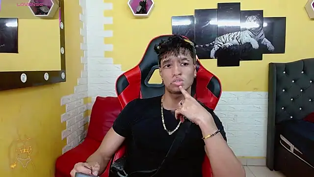 jose sexycumm online show from January 2026 08:25:02 PM