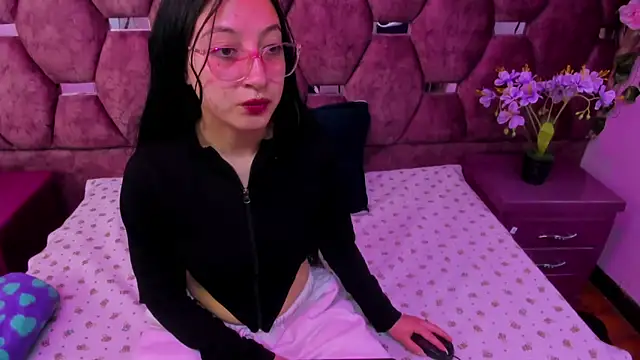 Katty Queen online show from April 2026 12:42:02 PM