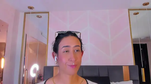 Snapshot of GabyPetit chatting on November 2025 08:14:01 PM GabyPetit online show from November 2025 08:14:01 PM