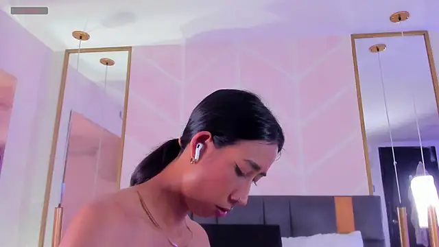 Snapshot of GabyPetit chatting on December 2025 07:59:01 PM GabyPetit online show from December 2025 07:59:01 PM