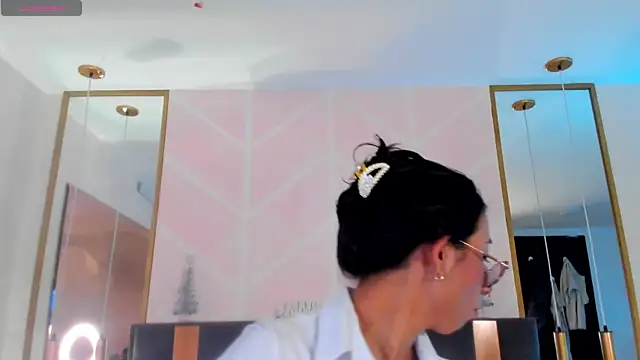 Snapshot of GabyPetit chatting on November 2025 08:01:01 PM GabyPetit online show from November 2025 08:01:01 PM