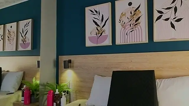 Snapshot of GabyPetit chatting on November 2025 07:52:02 PM GabyPetit online show from November 2025 07:52:02 PM