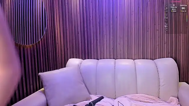 Lucy Smith2 online show from January 2026 07:06:02 PM