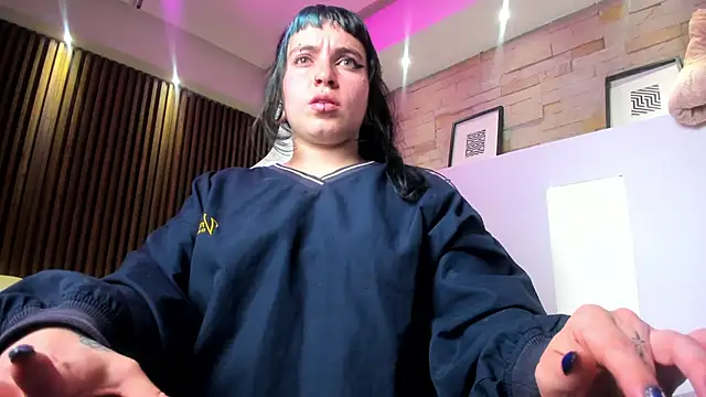 Lucy Smith2 online show from April 2026 04:57:02 PM