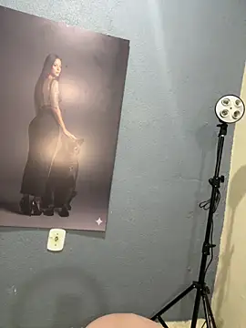 Elamesmamorena online show from May 2026 09:23:02 PM