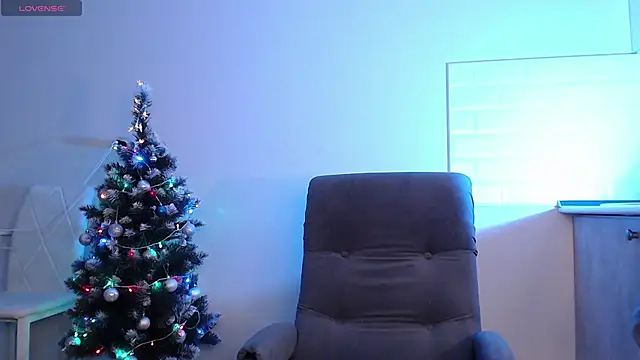 Eva Hailey  online show from December 2025 04:01:01 AM