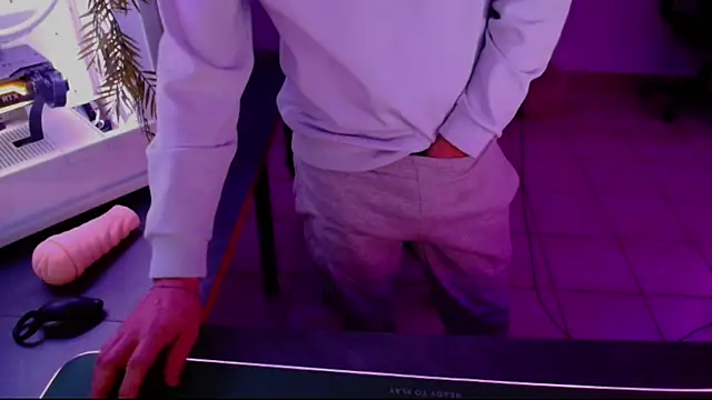 Snapshot of Vlad230323 chatting on December 2024 04:30:02 PM Vlad230323 online show from December 2024 04:30:02 PM