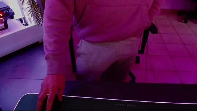 Snapshot of Vlad230323 chatting on January 2025 02:35:02 PM Vlad230323 online show from January 2025 02:35:02 PM