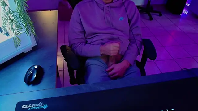 Snapshot of Vlad230323 chatting on December 2024 03:22:02 PM Vlad230323 online show from December 2024 03:22:02 PM