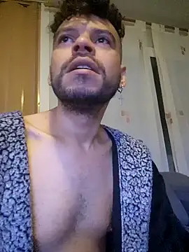 Snapshot of BombomNutela36 chatting on January 2025 08:33:01 PM BombomNutela36 online show from January 2025 08:33:01 PM