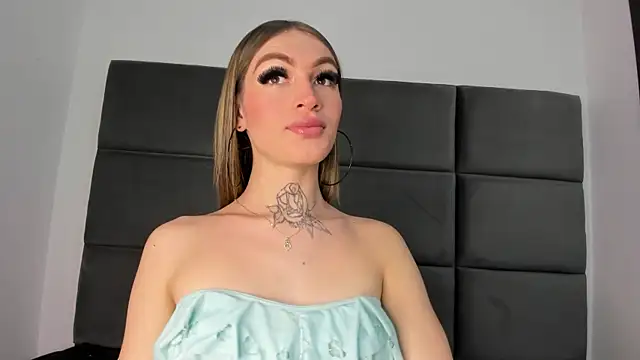 Lizz Luna online show from November 2025 07:03:01 PM