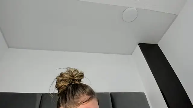 Lizz Luna online show from November 2025 08:01:01 PM