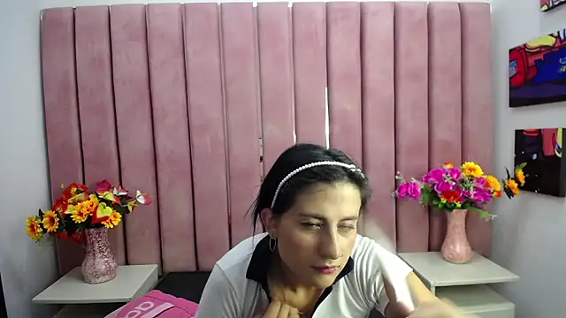 Snapshot of EmilyyEvans_ chatting on December 2024 01:11:02 PM EmilyyEvans online show from December 2024 01:11:02 PM