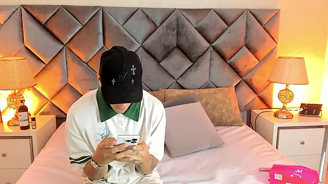 Snapshot of Buda_and_Cataleya_ chatting on February 2026 02:28:02 PM Buda and Cataleya online show from February 2026 02:28:02 PM